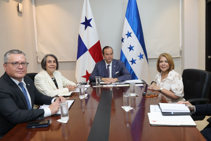 Presidente de Honduras confirma visita a Panamá