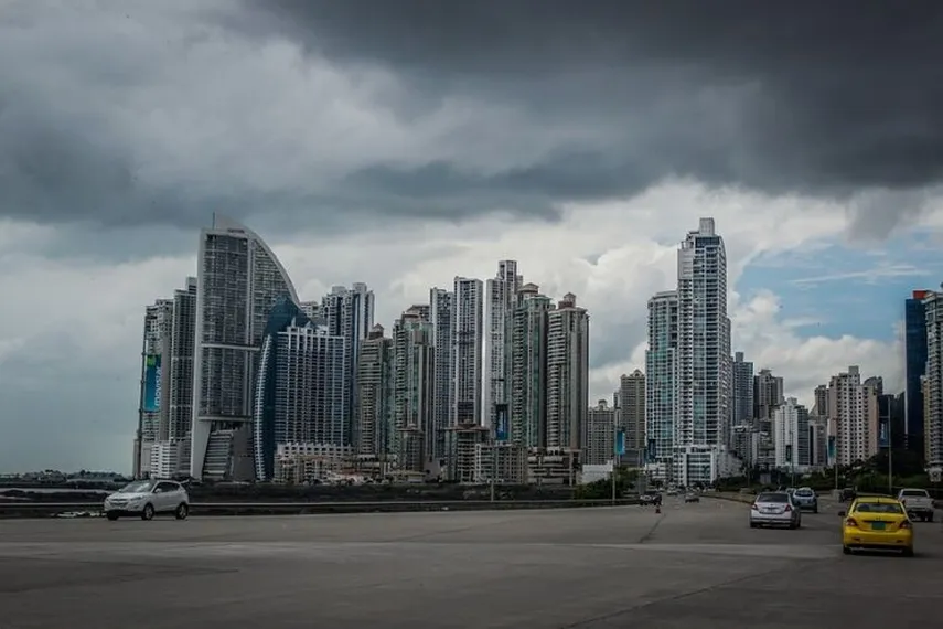 Vista del clima en la ciudad de Panamá desde la carretera del corredor marino 