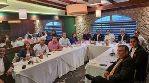 En esta reunión se congregaron los presidentes del partido Cambio Demcorático, Panameñista (José Isabel Blandón), del Partido Alternativo Independiente Social PAIS (José Álvarez), y&nbsp; del Partido Popular (Daniel Brea).