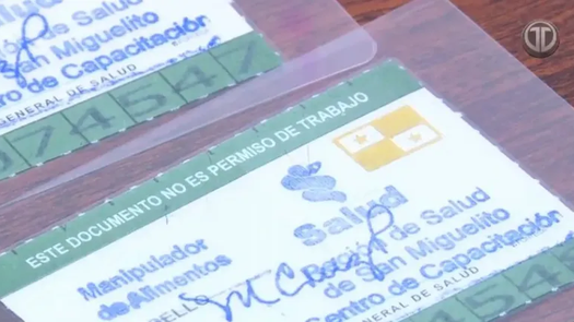 Carnet blanco y verdel de MINSA.