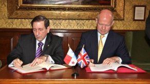 Panamá firma un tratado de doble tributación con el Reino Unido