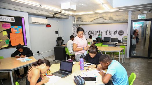 Digicel Recicla, proyecto de Responsabilidad Social Empresarial que comprende el reciclaje de celulares.