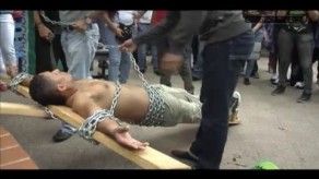Estudiante de la UP se crucifica y exige se elimine sanción