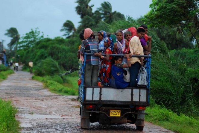 Ciclón Phailin azota el este de India