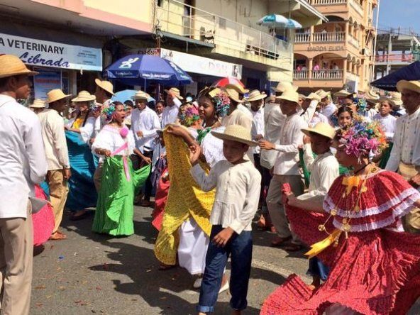 Desfile de las Mil Polleras 2015