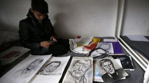 Pequeño Picasso afgano en campamento de refugiados serbio