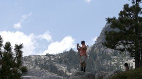 La que corre mayor peligro es South Lake Tahoe, la ciudad de 22.000 habitantes sobre la frontera entre California y Nevada que está directamente en el camino del incendio Caldor.