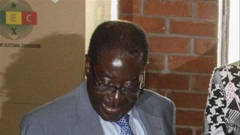 Robert Mugabe, reelegido presidente de Zimbabue