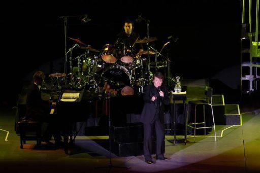 Raphael estrena su gran noche en un México rendido a sus pies