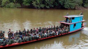 Las FARC inician marcha a zonas de concentración con críticas al Gobierno