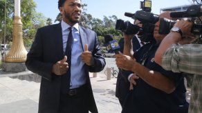 Derrick Rose dice que asumió que mujer consintió a sexo