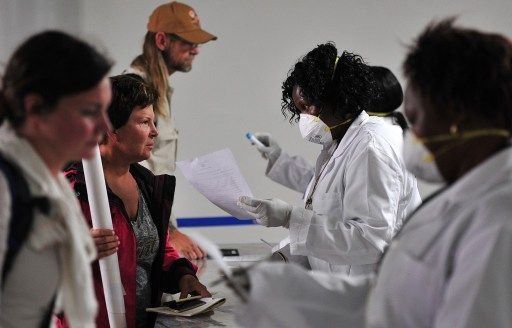 Centros contra ébola se llenan apenas abren