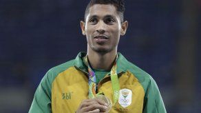 Van Niekerk fue operado con éxito en su rodilla derecha