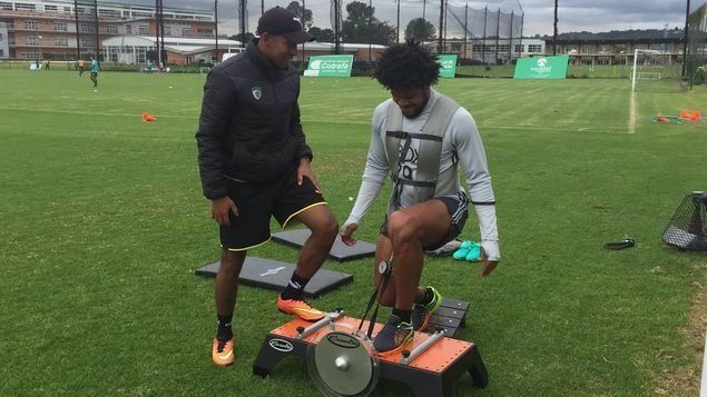 Román Torres trabaja en su recuperación para retornar a las canchas