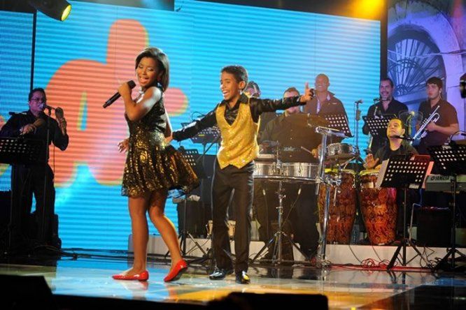 Estreno de Pelaos con Salsa