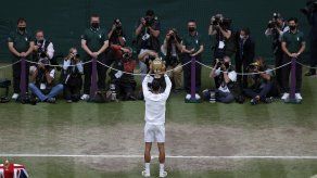 Djokovic gana Wimbledon e iguala los 20 Grand Slams de Federer y Nadal