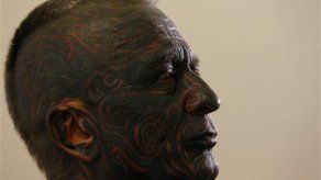 Artista tatuado busca presidencia checa