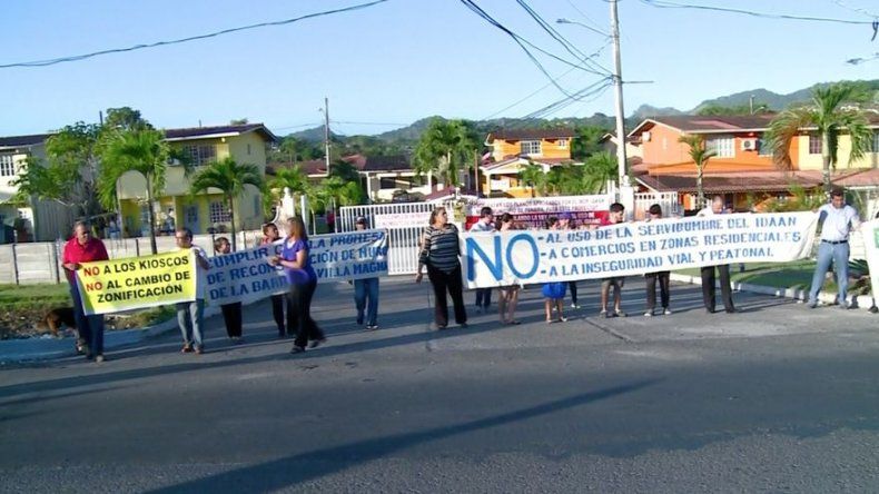 Residentes de Villa Magna protestan para exigir construcción de un muro