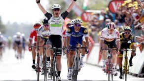Cavendish se impone Utah Beach y luce el primer amarillo