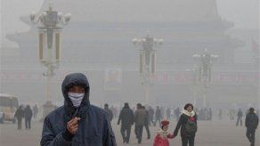 Contaminación en China lleva a pilotos a entrenarse para aterrizar a ciegas