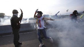 Casa Blanca espera que revuelta saque a Maduro