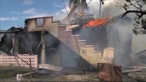 Bomberos sofocan incendio en barraca de Río Abajo