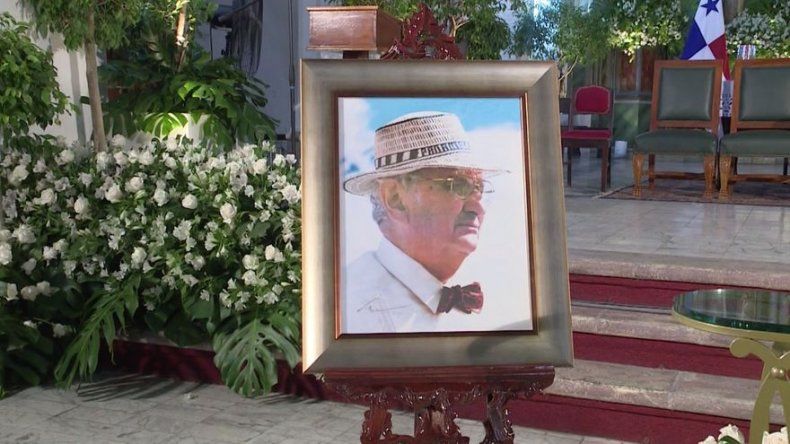 Panameños despiden con Funeral de Estado a excontralor Rubén Darío Carles