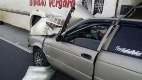 Colisión entre coaster y sedán en Costa Verde deja una persona herida Colisión entre coaster y sedán en Costa Verde deja una persona herida