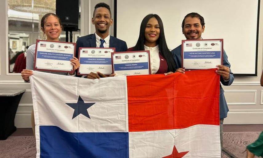 Becarios panameños beneficiarios de los programas de la Embajada de Estados Unidos. Becarios panameños beneficiarios de los programas de la Embajada de Estados Unidos.