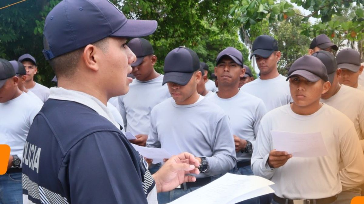 Más de 700 nuevos agentes se suman a la Policía Nacional.