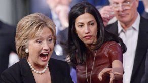 Asesora de Clinton se separa de su marido tras revelaciones sobre mensajes sexuales