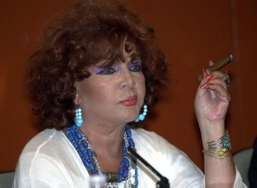 La música latina llora la muerte de la actriz y cantante Sara Montiel