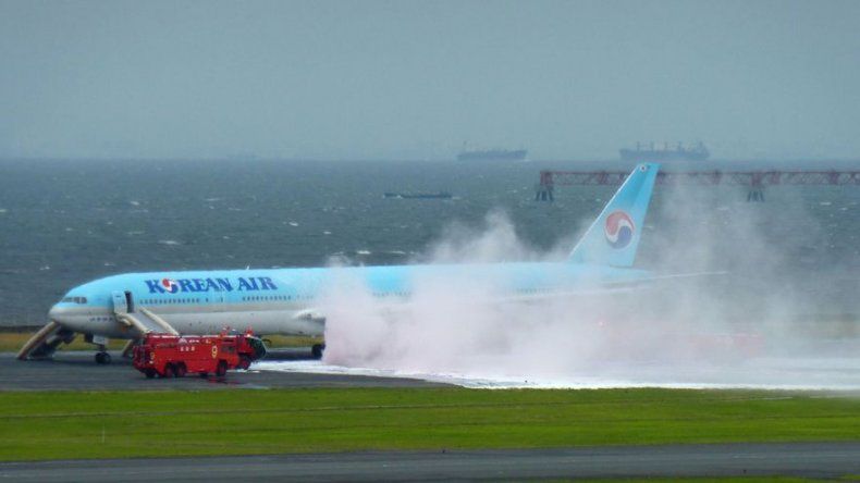 Avión de Korean Air sufre un incendio en Tokio