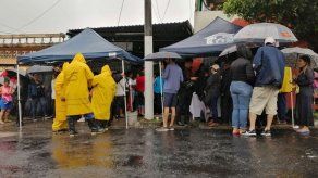 El Salvador eleva nivel de alerta y suspende clases por lluvias