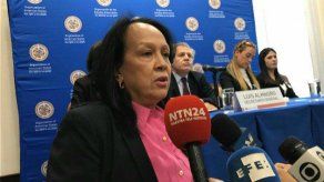 Embajadora de Venezuela irrumpe en rueda de prensa de jefe de OEA con opositoras