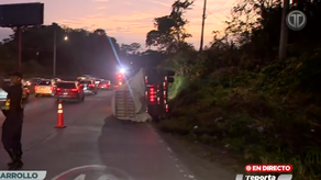 Camión cargado de cemento se vuelca en la Vía Centenario