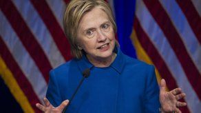 Clinton dice que intromisión de Rusia causó su derrota