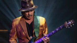 Olvidé comer y beber agua: Carlos Santana tras desmayarse durante concierto