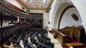 Suspenden sesión de Parlamento venezolano por comportamiento de invitados