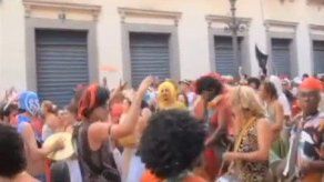 Las comparsas de carnaval hacen madrugar a Río de Janeiro