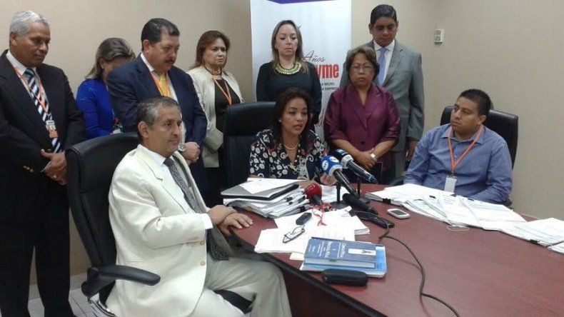 Ministra de AMPYME niega cobro de coimas y explica destitución