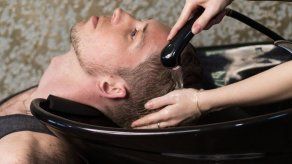 Indemnizan a un británico víctima del síndrome del salón de belleza