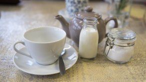 Debate británico zanjado: el agua antes que la leche en una taza de té