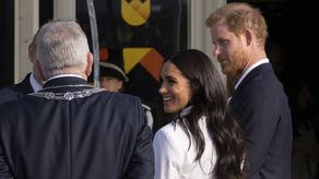 La visita a la reina se hizo el Jueves Santo, el día de la Semana Santa en el que la reina ha repartido por décadas monedas de plata a pensionados en una misa.