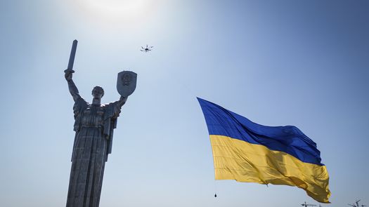 En el resto de Ucrania, tres personas murieron y una más resultó herida en la región oriental de Donetsk el miércoles, explicó el gobernador, Pavlo Kyrylenko, en Telegram.