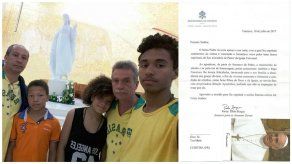 Asesor del papa Francisco felicita a pareja gay en Brasil por bautismo de hijos