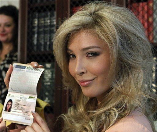 Trump apoya que mujer transgénero concurse en Miss Universo