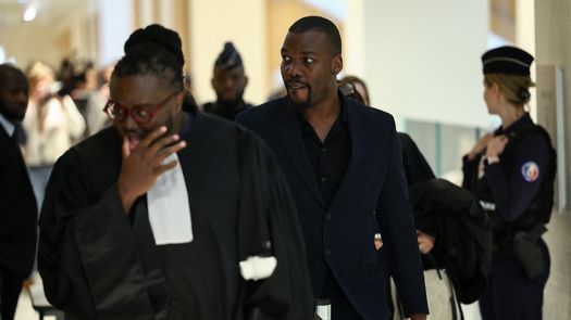 Seis allegados de Paul Pogba a juicio por extorsión millonaria en París