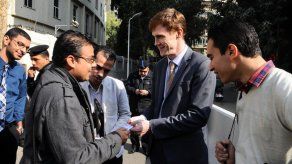 Egipto cita a embajador británico por caso de periodistas
