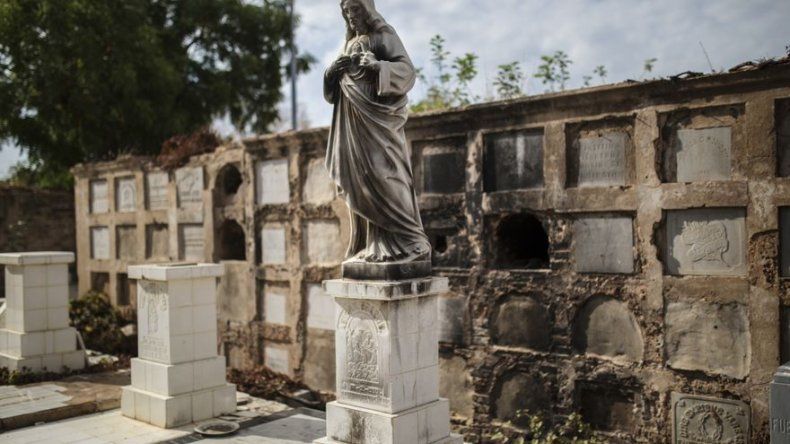 Venezuela: ni los muertos esquivan la miseria en Maracaibo